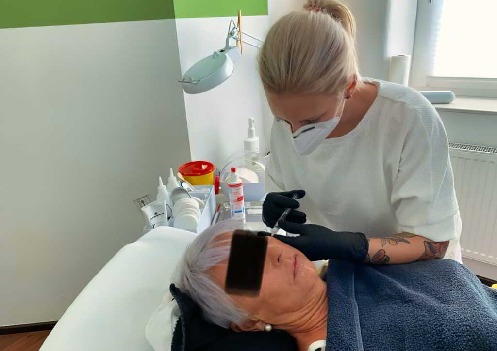 Nina Hoth während der Behandlung